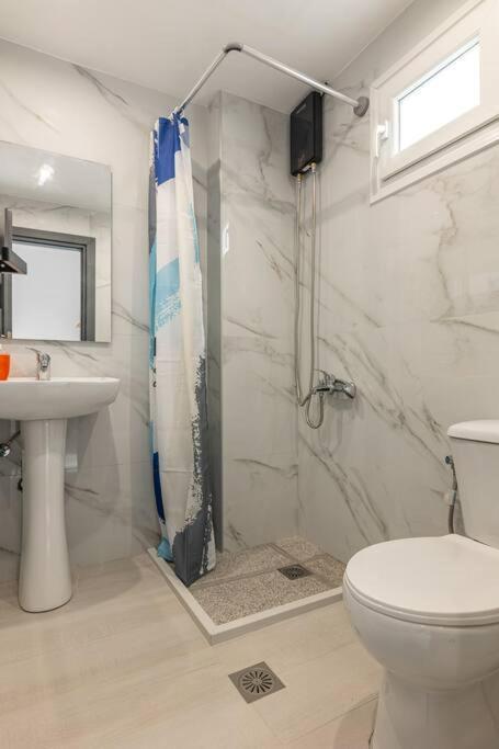 Fysalida's Coastal Gem 5 - Steps Away From The Sea Apartment *